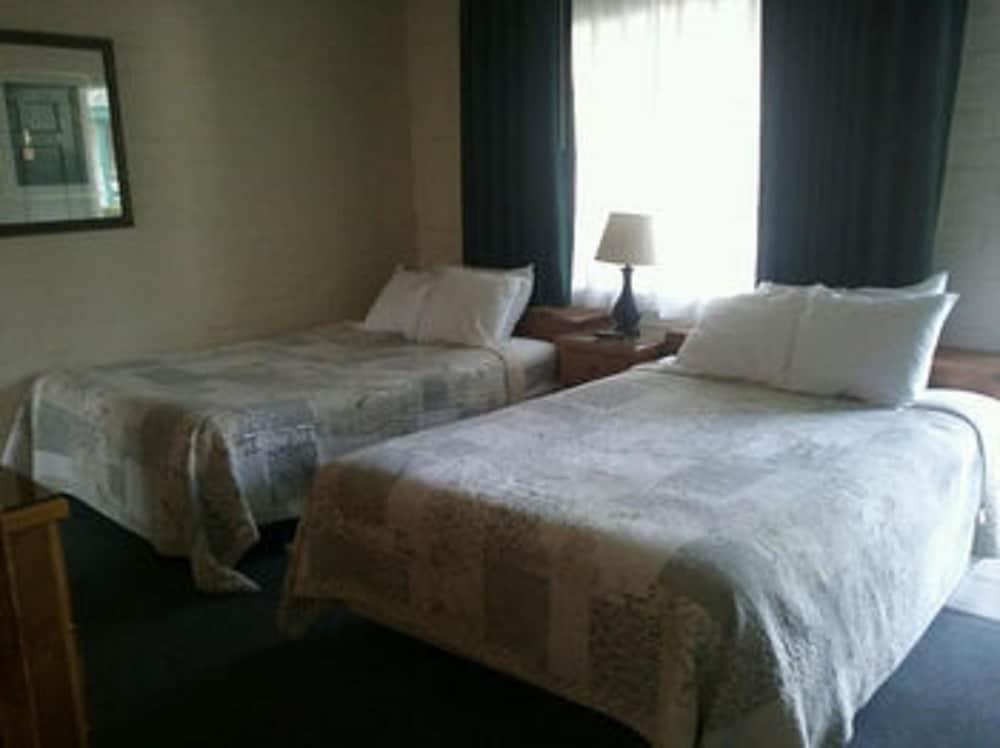 Bishop Village Motel Bagian luar foto