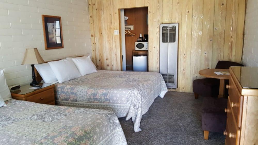 Bishop Village Motel Bagian luar foto