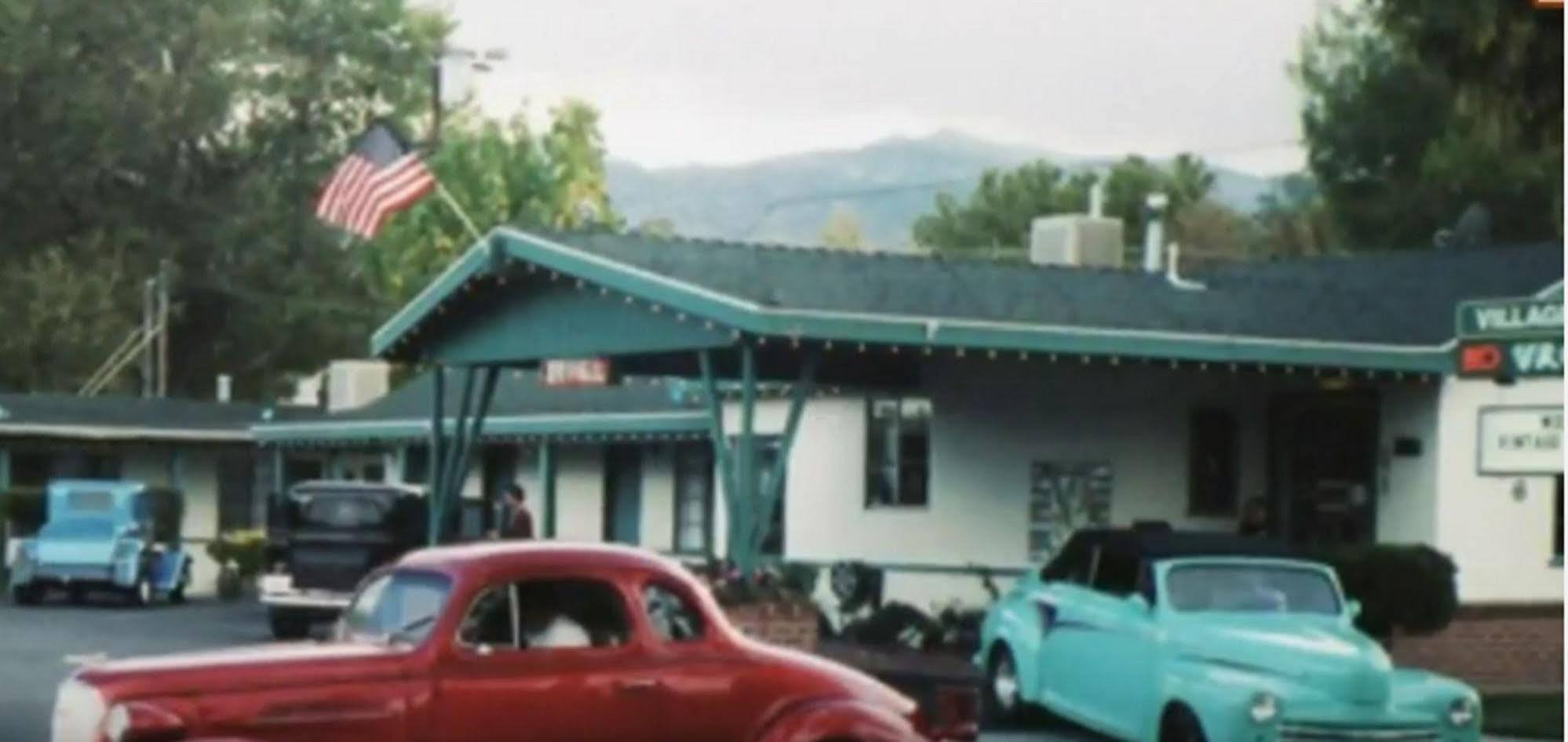 Bishop Village Motel Bagian luar foto